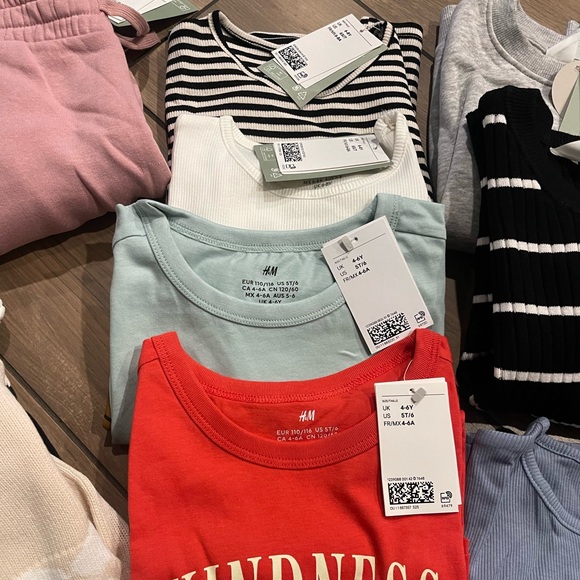 Bundle of girl clothes from H&M, size 6. - Picture 4 of 4